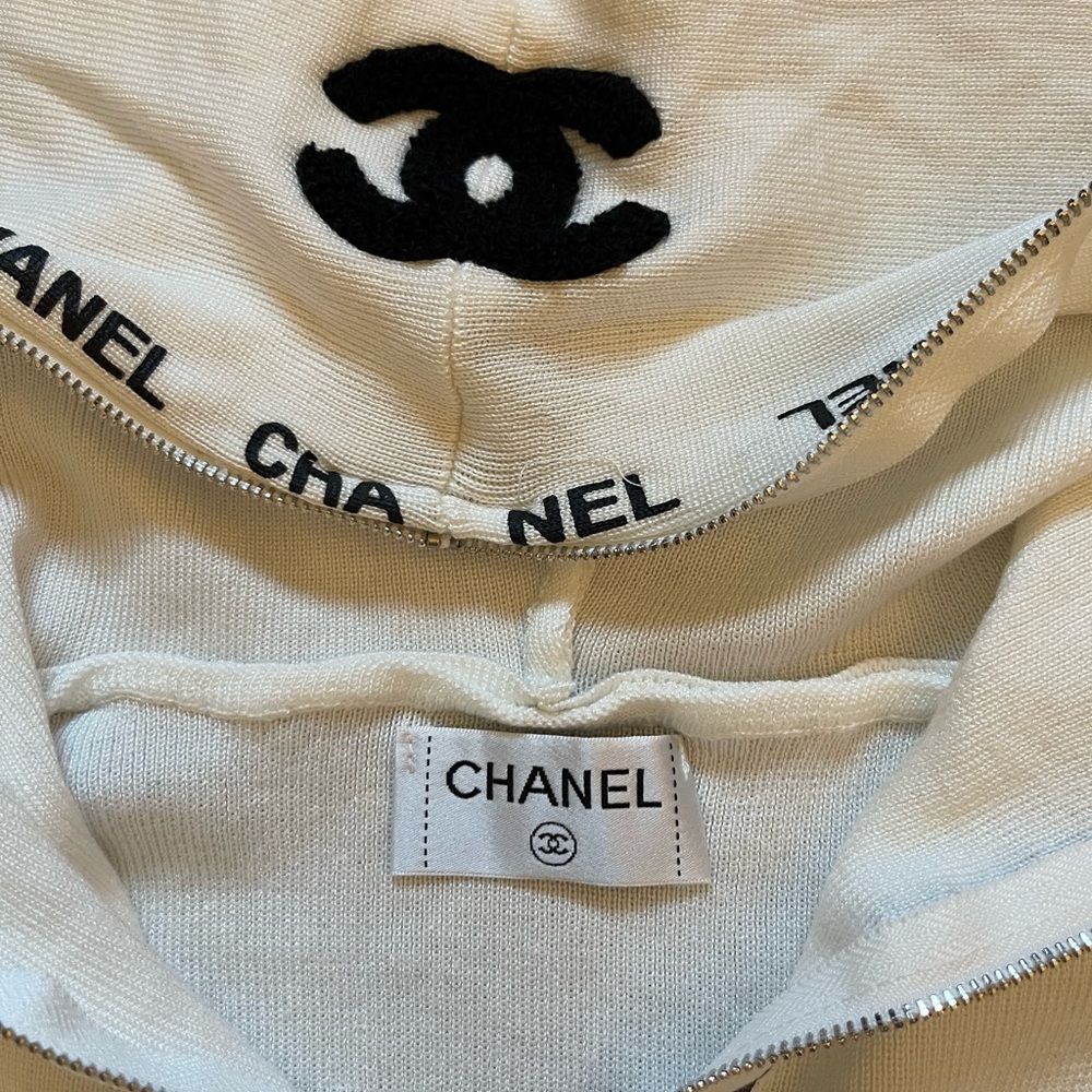 CC Cream Short Hoodie with Logo Accent - Picture 4 of 6
